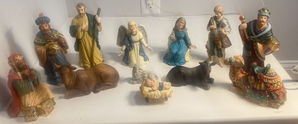 Kirkland Traditions 12 Piece Porcelain Nativity Set With Original Box #75177